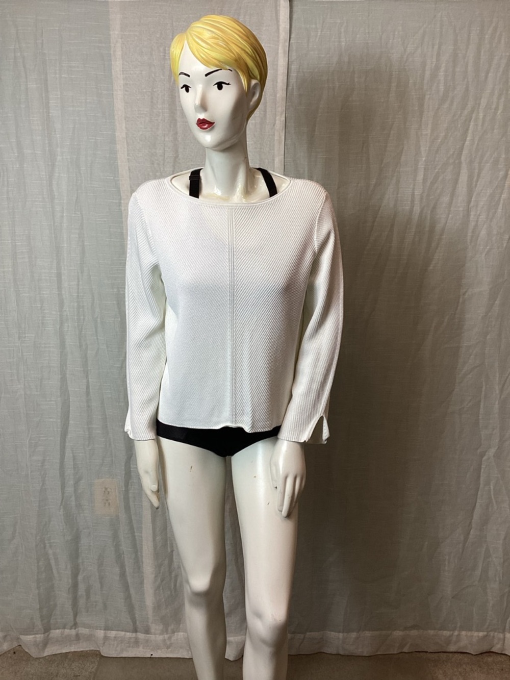 St. John White Long-Sleeve Knit Top; Size: Large